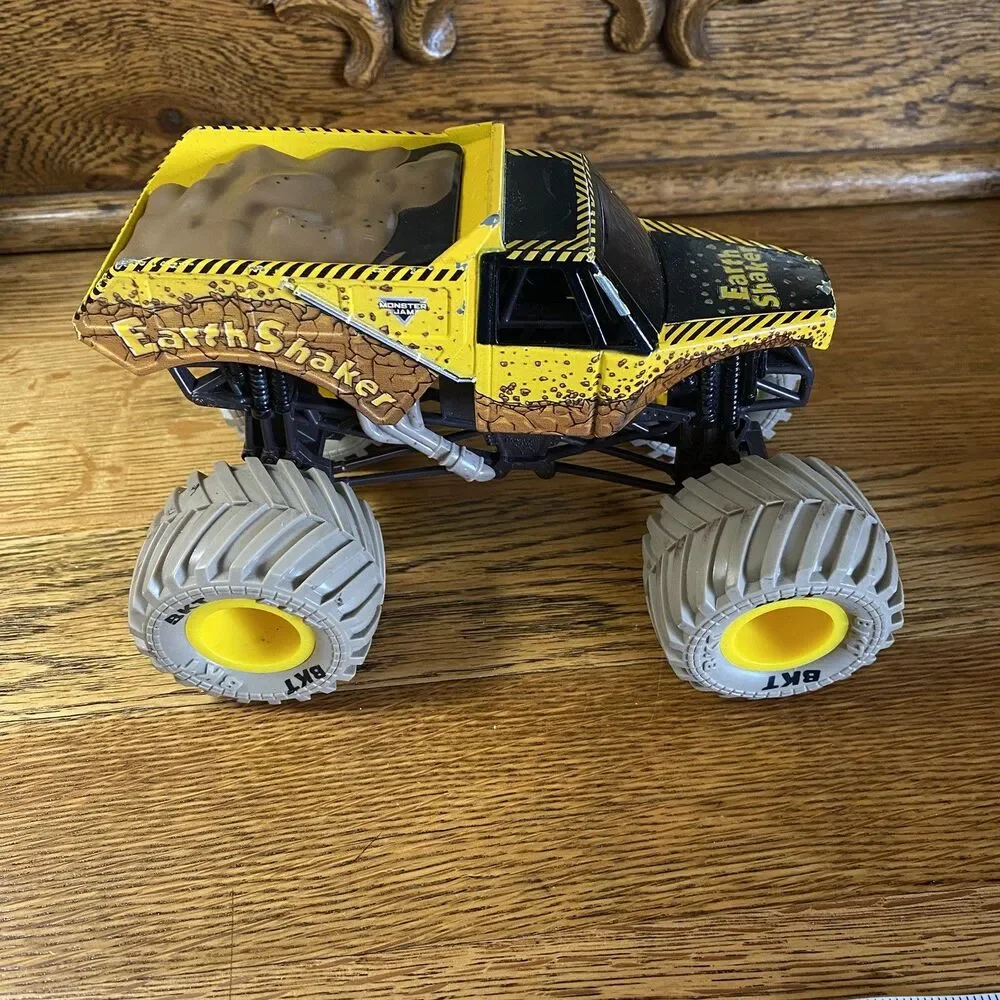 Lot of 3 Toy Monster Trucks Earth Shaker Hot Wheels Monster Mutt 4 & 8 Inch
